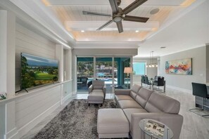 Smart TV, offices, printers - Modern 3 Bdr Home on a Canal with a Heated Pool (Port Charlotte)