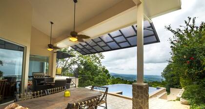 Villa Tucan - Modern Ocean View Home