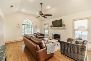 Smart TV, fireplace
