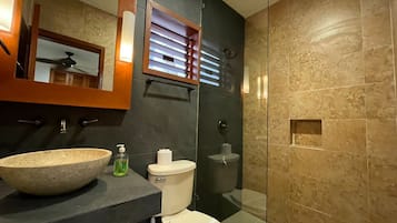 Deluxe House | Bathroom