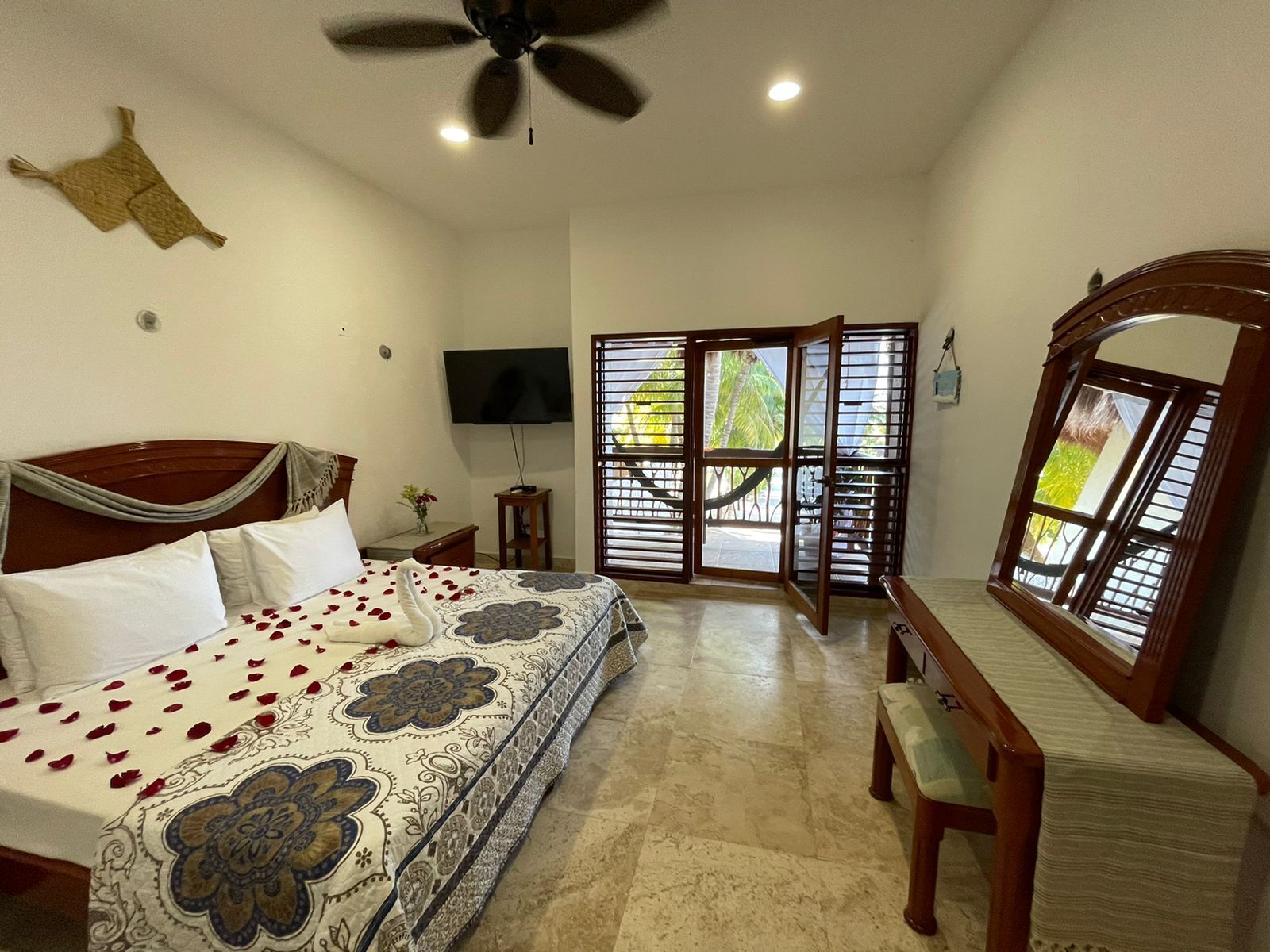 Hus – deluxe | Safe på rommet, wi-fi (inkludert) og sengetøy