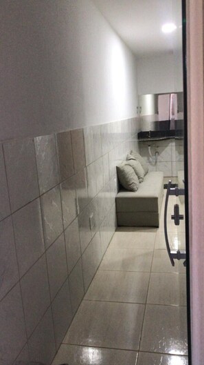 Chuveiro/banheira combinados, secador de cabelo, toalhas de banho 