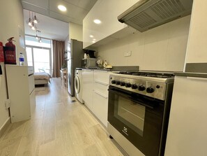 Studio (0 Bedroom) | Private kitchen | Microwave, oven, stovetop, dishwasher - Spacious & Cute Studio with Balcony (Dubai)