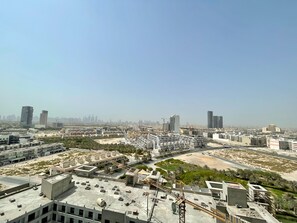 Exterior - Spacious & Cute Studio with Balcony (Dubai)