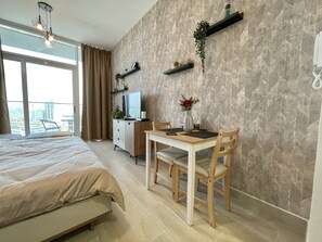 Individually decorated, individually furnished, desk, blackout drapes - Spacious & Cute Studio with Balcony (Dubai)