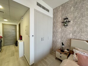 Studio (0 Bedroom) | Interior - Spacious & Cute Studio with Balcony (Dubai)
