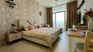 Room - Spacious & Cute Studio with Balcony (Dubai)