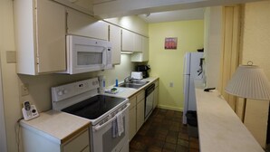 Condo (Inns of WV 206, 2bd, Waterville Valle) | Private kitchen - Inns of WV 206, 2bd, Waterville Valley (Waterville Valley)