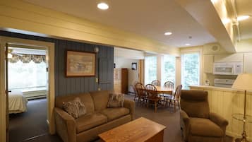 Condo (Inns of WV 206, 2bd, Waterville Valle) | Living room