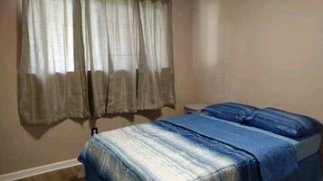 4 Schlafzimmer, Bügeleisen/Bügelbrett, kostenloses WLAN, Bettwäsche