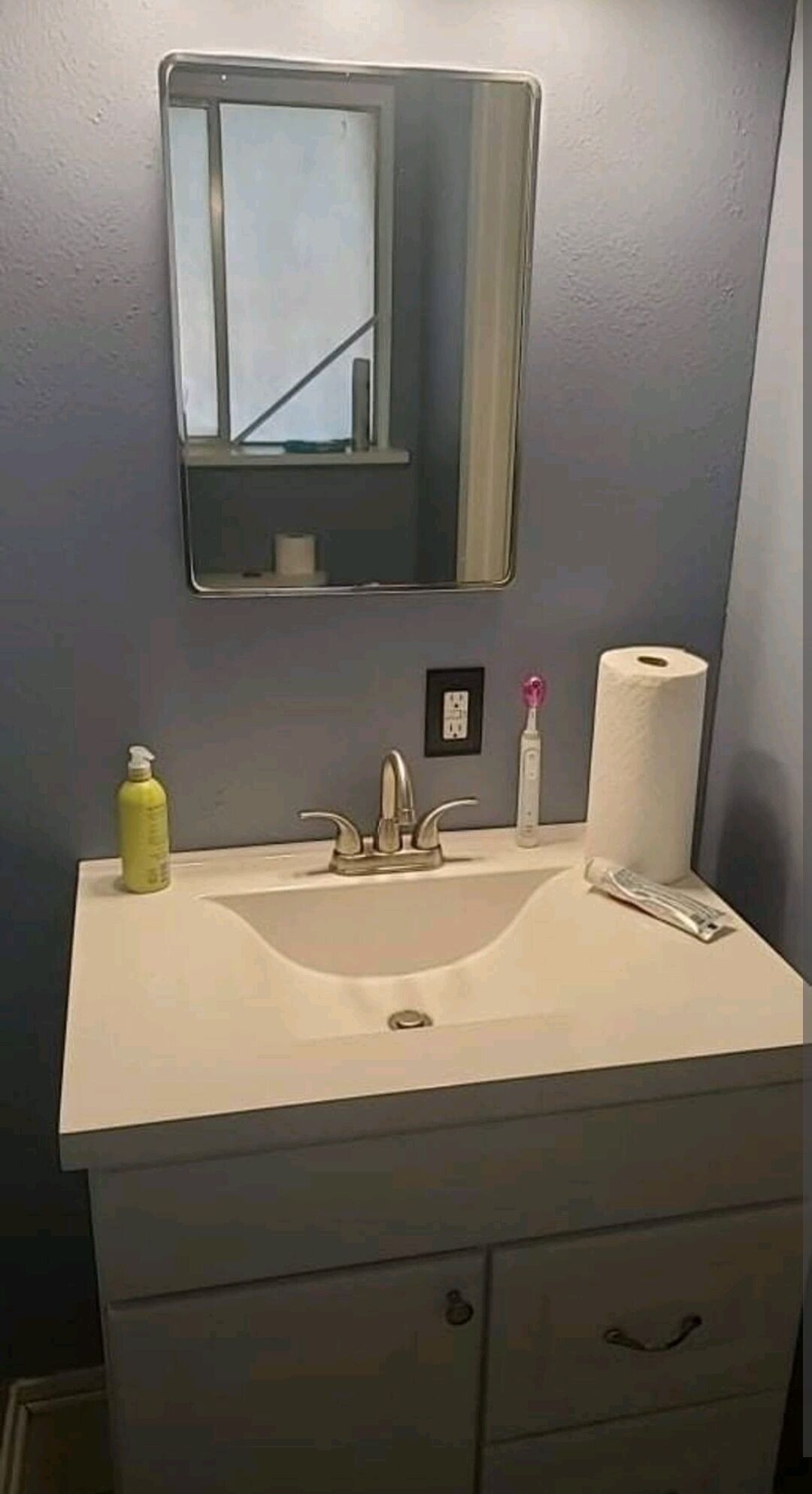 Combined shower/tub, jetted tub, hair dryer, towels