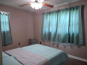 4 chambres, fer et planche à repasser, Wi-Fi gratuit, draps fournis