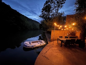 Outdoor dining - House on the river, private pool, garden and barbecue . 2hours to Dubrovnik! (Malo Polje)