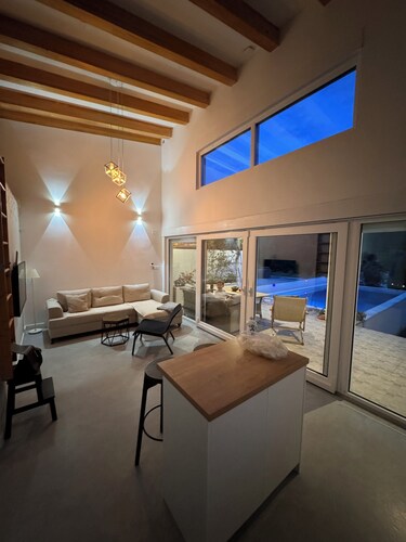 House on the river, private pool, garden and barbecue . 2hours to Dubrovnik!