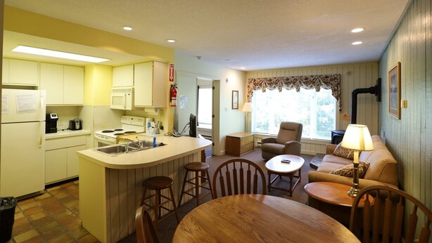Unclassified image, 1 of 6, button - Inns of WV 305, 1bd, Waterville Valley (Waterville Valley)