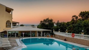 Seasonal outdoor pool, open 10:00 AM to 7:00 PM, pool umbrellas - Kerkyra Island Hotel (Corfu)
