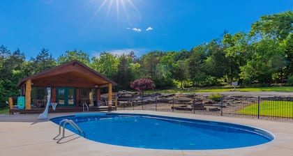 Sleeps 5 (unit 4A), pool, next to Big M Marina, 15 min to Roaring River