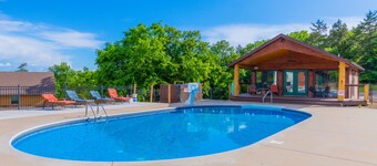 Sleeps 5 (unit 4b), pool, next to Big M Marina, 15 min to Roaring River