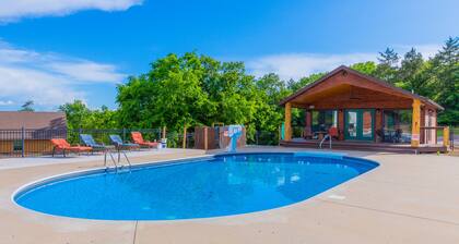 Sleeps 5 (unit 4b), pool, next to Big M Marina, 15 min to Roaring River