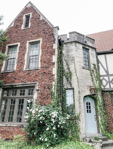 Spacious Historic Midtown Memphis Chateau Minutes from Everything 