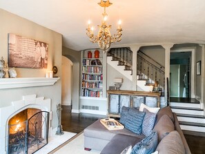 Smart TV, reproductor de DVD, libros y biblioteca musical 