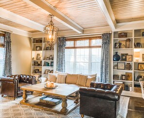 Smart TV, reproductor de DVD, libros y biblioteca musical 