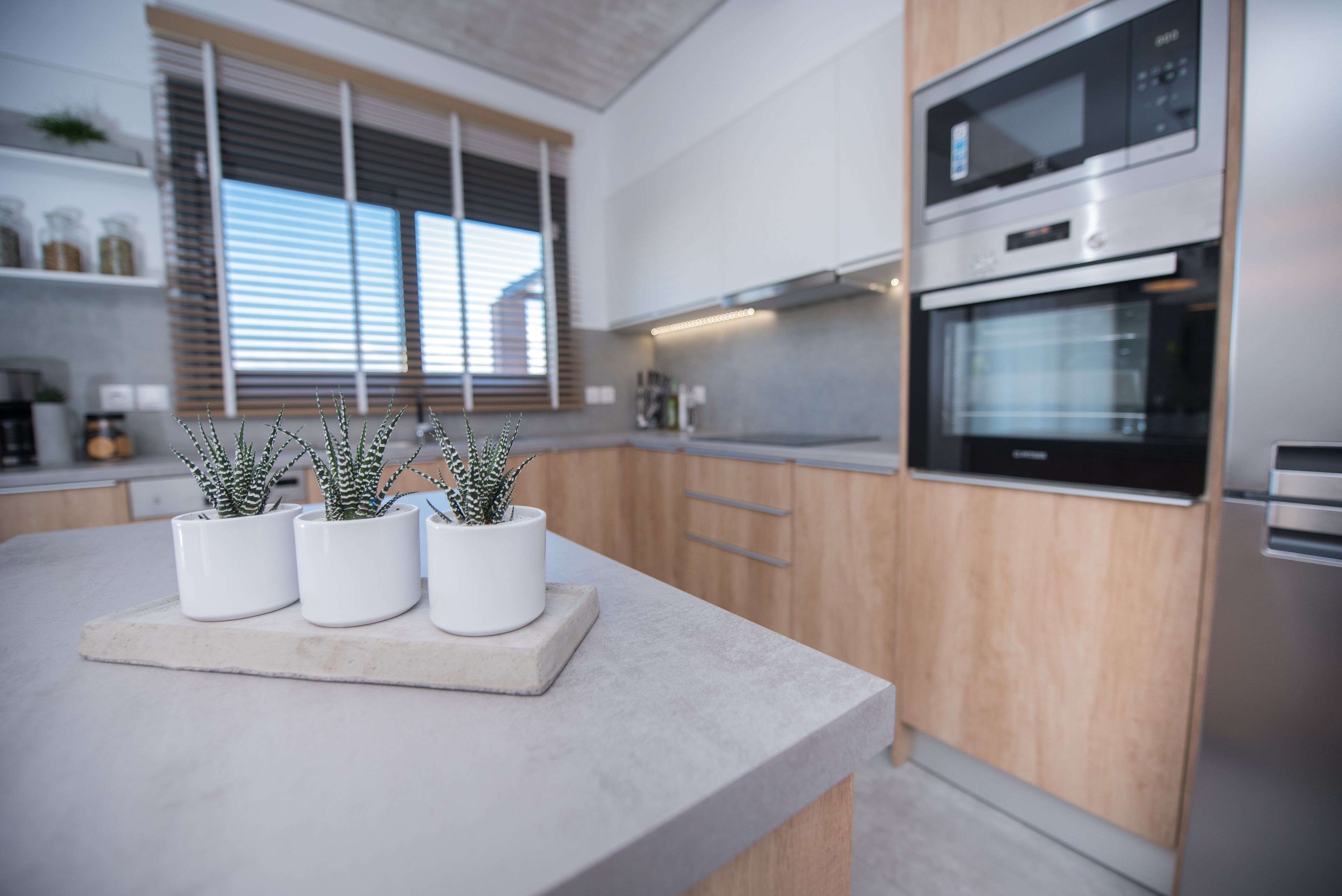 Kylskåp, mikrovågsugn, ugn och diskmaskin