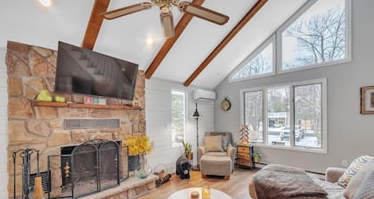 Clean Fresh Spacious in Lake Harmony!