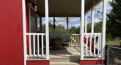 Serenity Acres Sanctuary -BnB & Resort- Cowboy Comfort Lodge