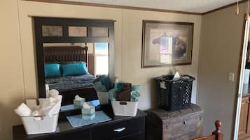 1 bedroom, bed sheets