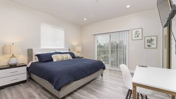 5 bedrooms, iron/ironing board, WiFi, bed sheets