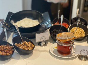 Free daily buffet breakfast - Bitzaro Boutique Hotel (Zakynthos)