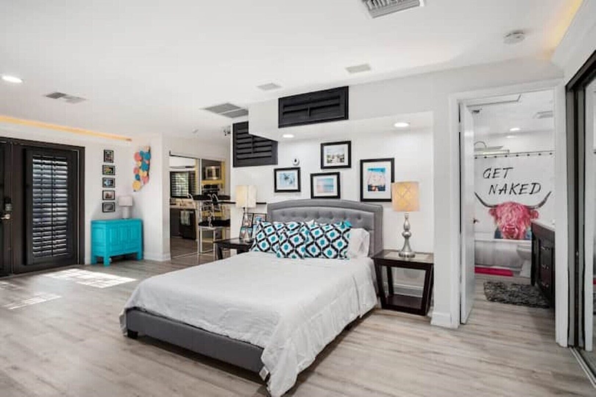 Photo 5 of Bamboo Oasis B - 5 miles to Beach & Downtown