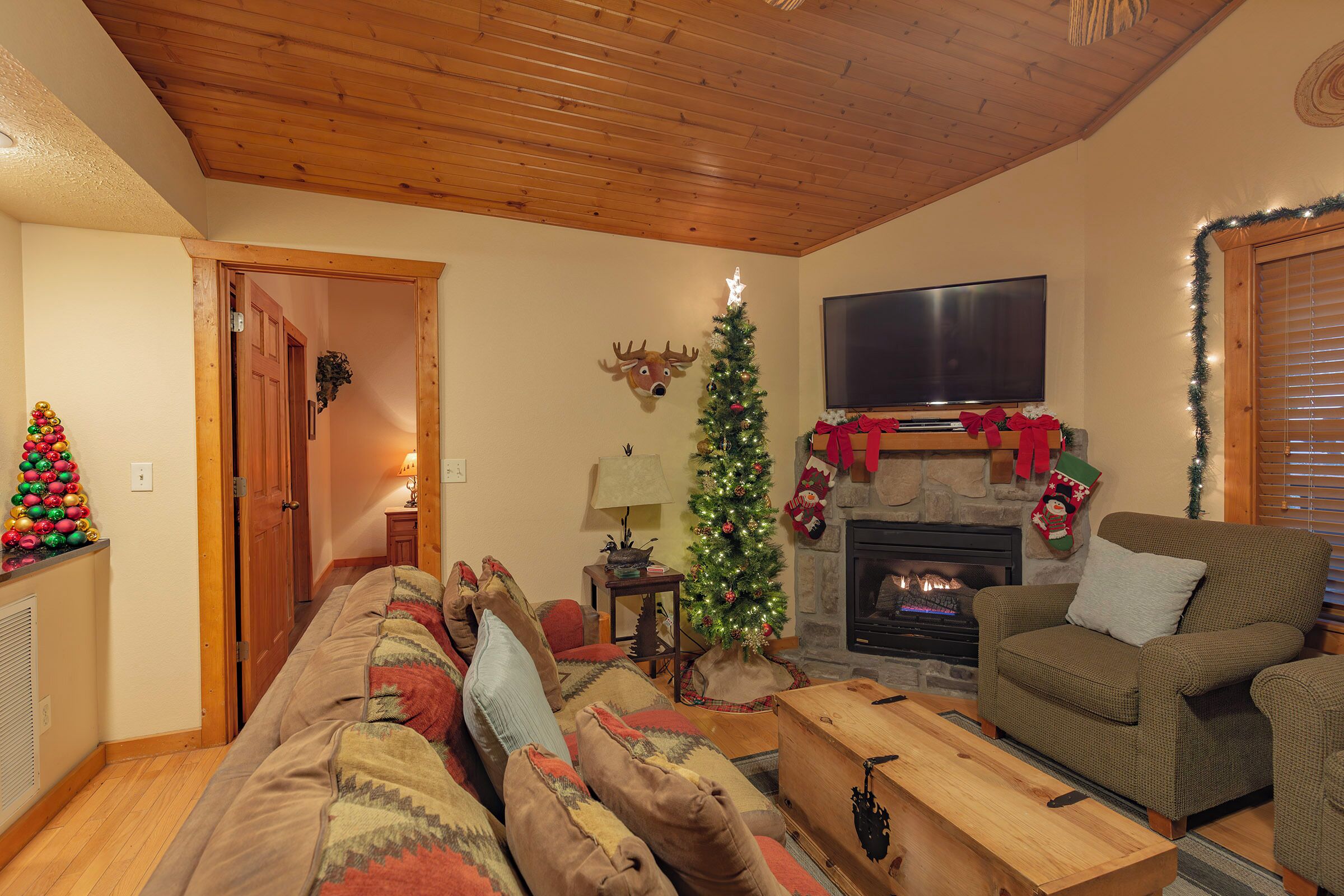 L069, Lakeside Delight 2br Lakefront Cabin - Kimberling City, MO