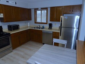 KĂŒhlschrank, Mikrowelle, Ofen, Herdplatte
