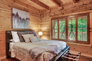 4 bedrooms, desk, iron/ironing board, travel cot - In the Woods - log cabin w/hot tub, game room, BBQ (Gatlinburg)