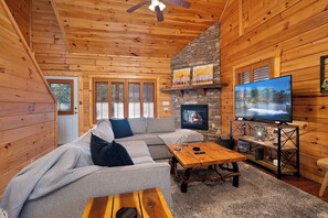 Smart TV, fireplace, video games, table football - In the Woods - log cabin w/hot tub, game room, BBQ (Gatlinburg)