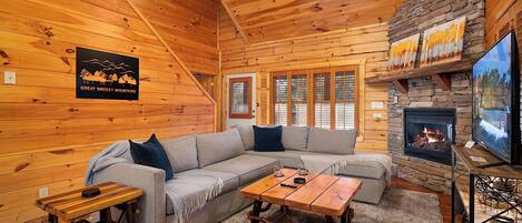 Smart-TV, Kamin, Videospiele, Tischfußball