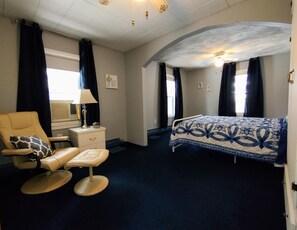 4 bedrooms, in-room safe, desk, free WiFi