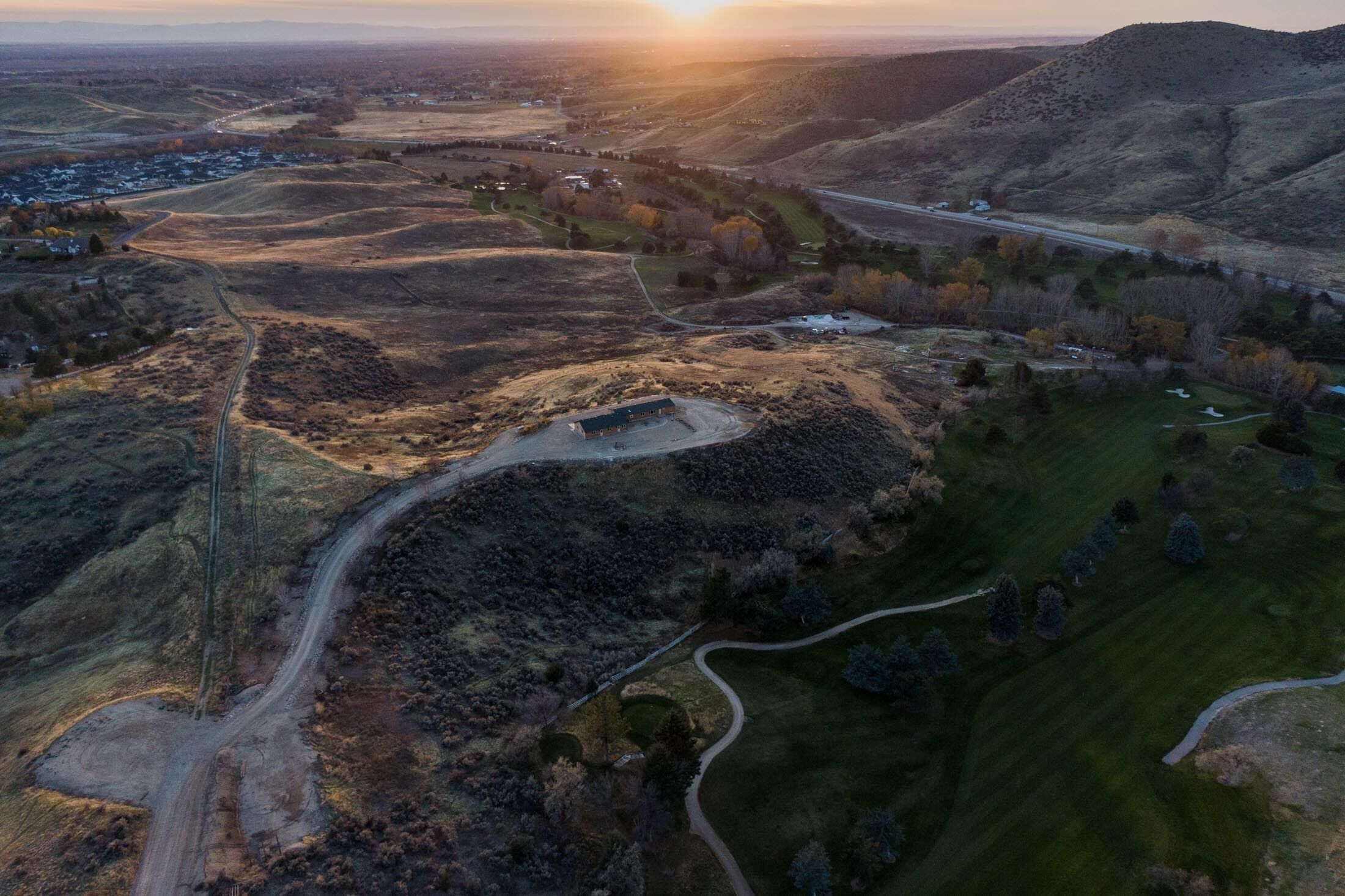 Hilltop Hideaway /10 acres - Family Friendly, Ski, Golf, Views. Fun starts here.