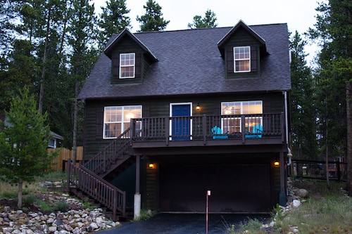 Matchless Mountain Lodge Hot Tub, Mtn. Views