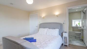 2 bedrooms, individually decorated, individually furnished, free WiFi