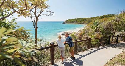 Very Large 3BR Apartment by Kawana Beach ⛱️