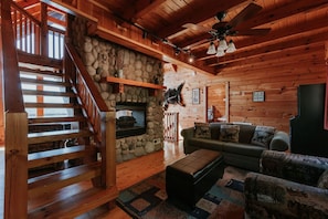 Smart TV, chimenea y futbolito