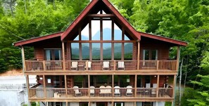 Exterior - Private Lodge w/ Hot Tub & Stunning Smoky Views (Gatlinburg)