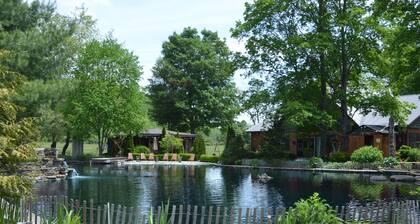 Scottland Yard Farm's - Upscale Rustic Garden House