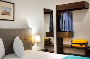 Triplo Casal | Tủ quần áo