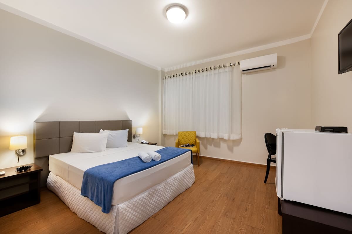 Hypo-allergenic bedding available, minibar, desk, laptop workspace