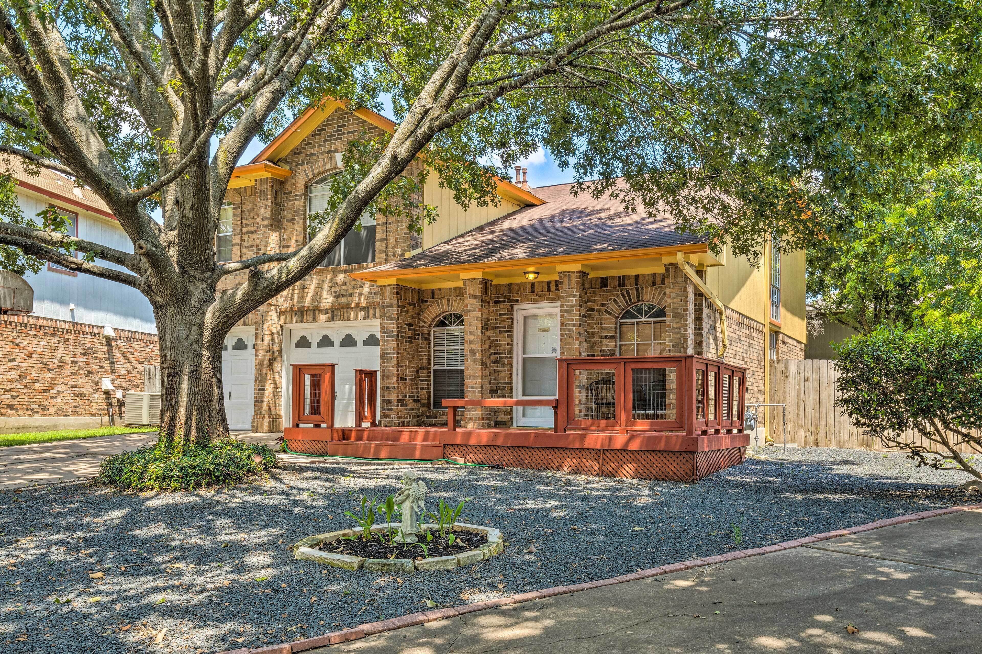 Austin House w/ Back Yard - 15 Mi to Downtown