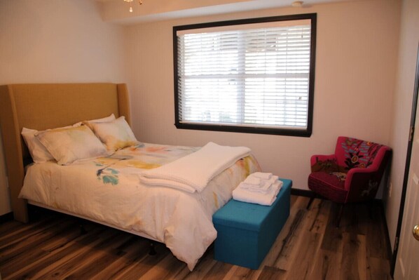 4 bedrooms, desk, iron/ironing board, WiFi